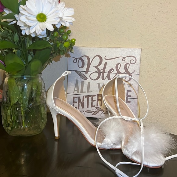 SHEIN Size 35 White Fluffy Heels - Picture 1 of 5